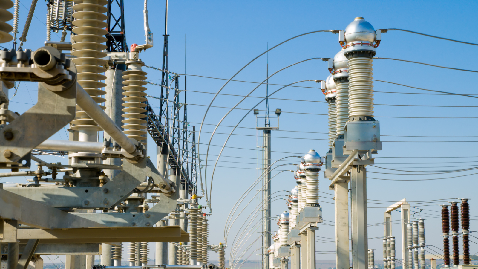 The Universidad Politécnica de Valencia's proposal for the challenge "continuous monitoring systems for SF6 pollutant by-products in high voltage equipment of the electricity transmission grid" was focused on the development of a THz-based sensor to detect the presence of SO2 in SF6-filled Gas Insulated Switchgear (GIS). This is important, because SO2 is a decomposition by-product of SF6, so its identification and measurement facilitates gas quality monitoring
