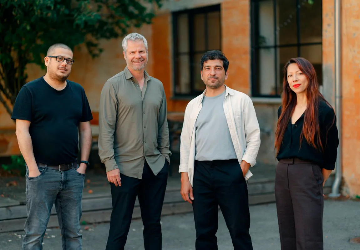 Fotografía del equipo de la startup danesa Oktogrid. De izquierda a derecha: Ruben Aiello,  Olaf Knijn, Golam Sadeghnia y Emilia Zain.