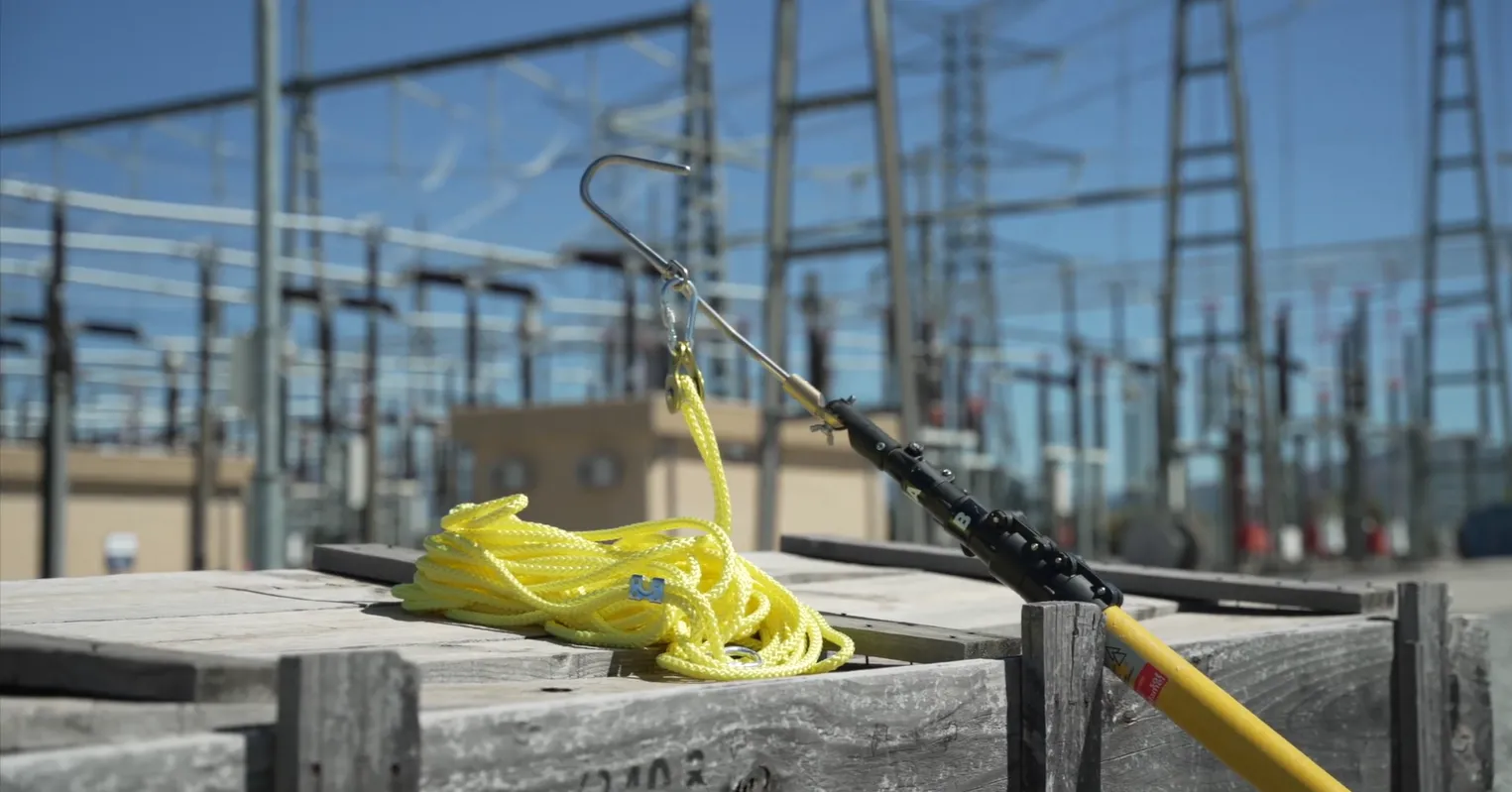 SERPAT makes it possible to install and remove portable grounding in a safer, more efficient, and ergonomic manner than other current grounding methods.