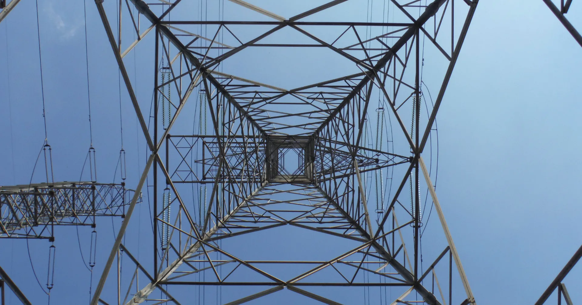 Elewit ha desarrollado, junto a Red Eléctrica y en colaboración con Unusuals, un proyecto basado en imágenes sintéticas para entrenar modelos de inteligencia artificial capaces de detectar anomalías en infraestructuras de alta tensión de forma más precisa y eficiente.